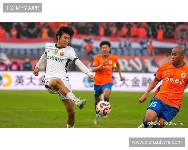 上海足球队逆袭之路：从低谷到巅峰的大师赛特别报道