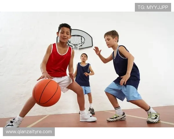 以篮球为纽带探索团队合作与竞技精神在青年成长中的重要作用